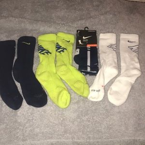 4 pairs of NIKE Crew Socks